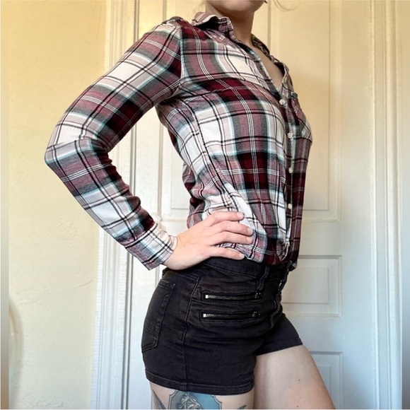 Kendall & Kylie Super High-Rise Black Zipper
Shorts SIZE 3 - Picture 4 of 8